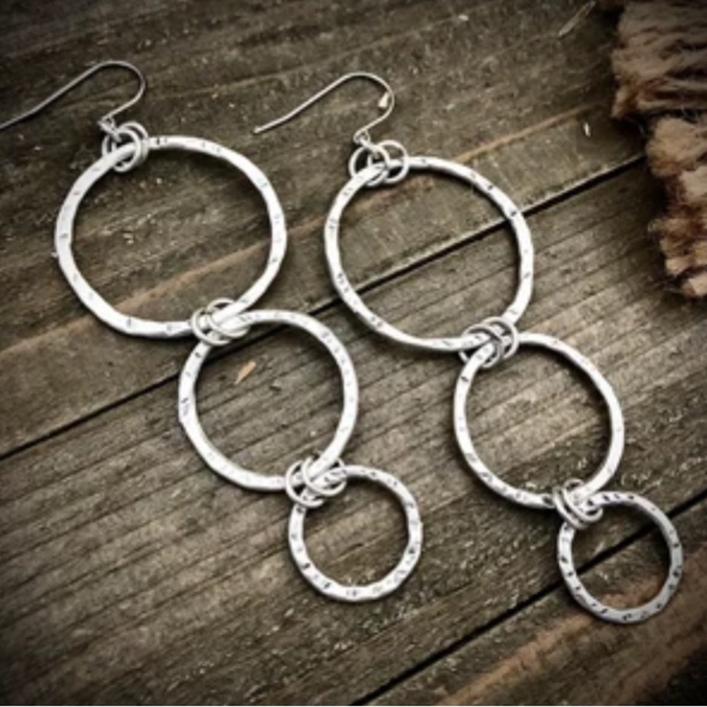 NWT graduated silver plated circle lightweight statement earrings